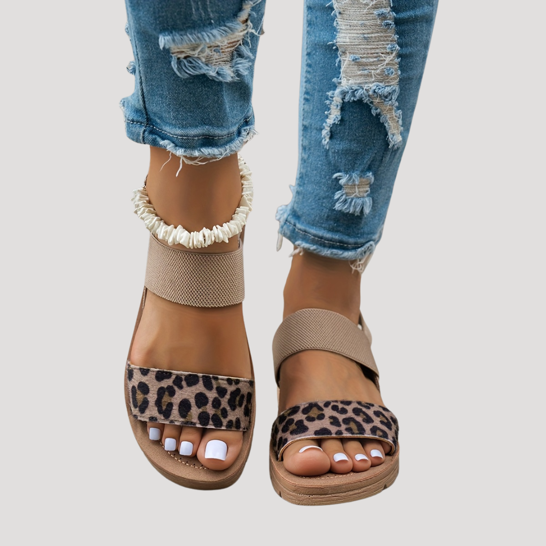 Sandales confort femme à brides élastiques motif léopard